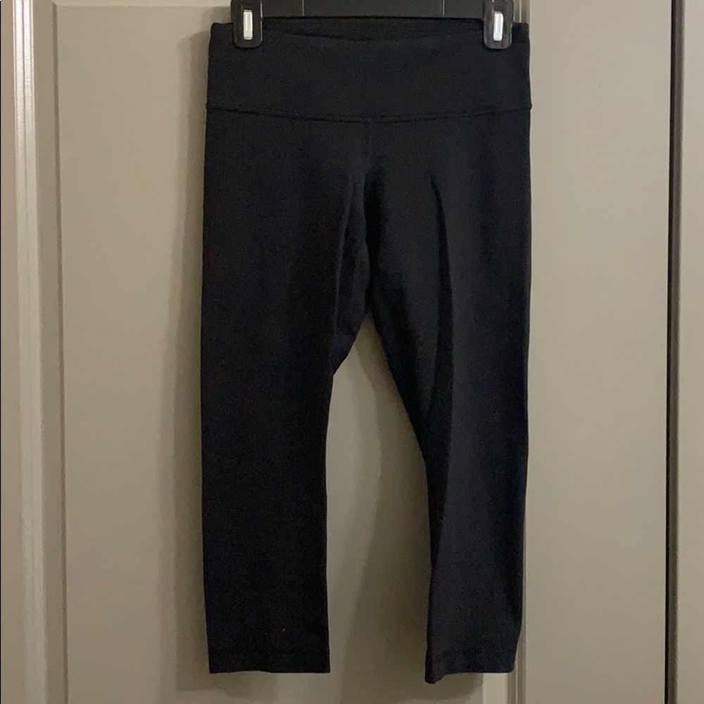 Lululemon wunder under crop.  Size 6.